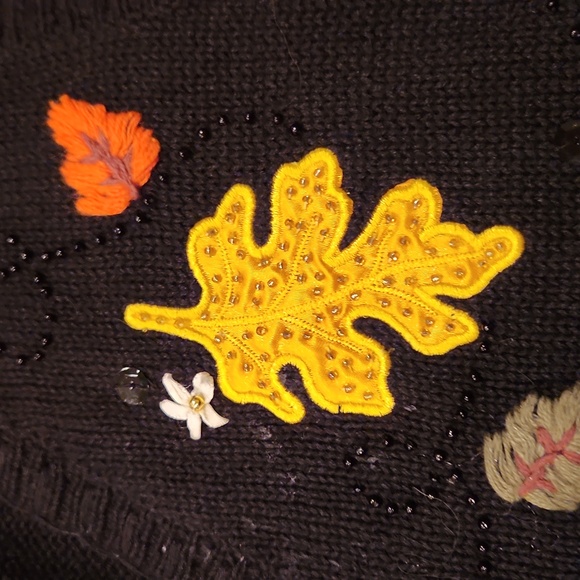 Falling embellished leaves vest - Picture 5 of 6